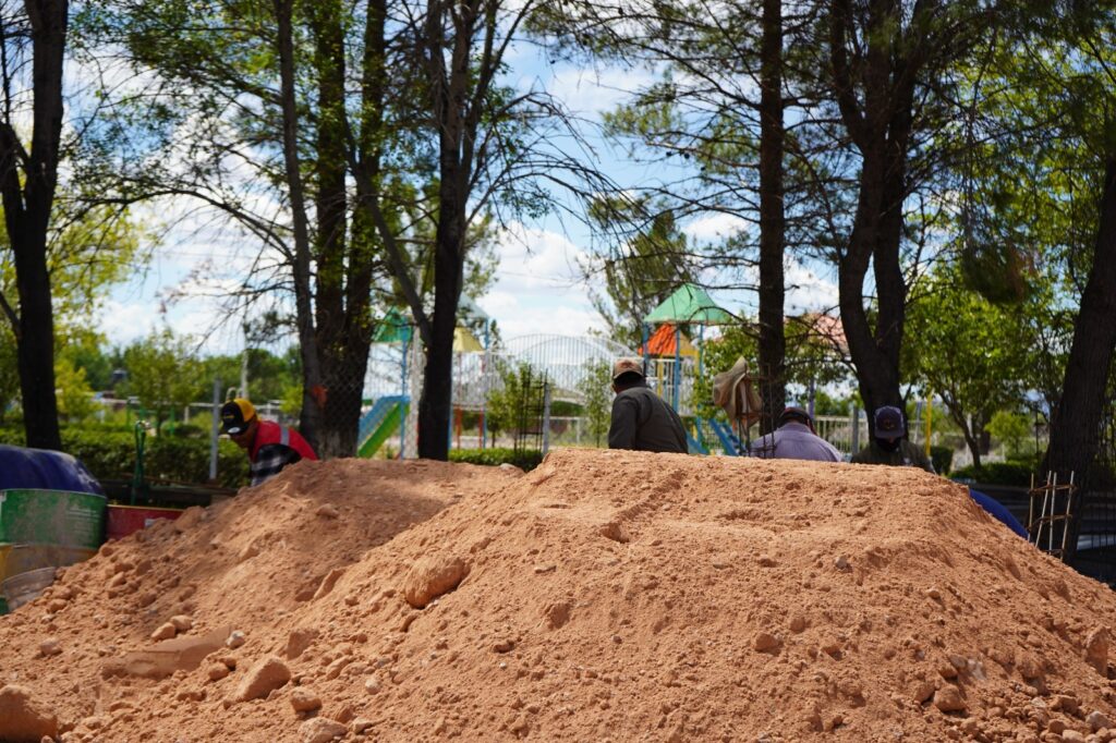 Construyen salón de usos múltiples en zona rural Construyen salón de usos múltiples en zona rural