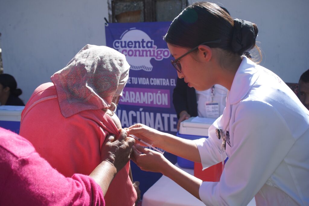 Mantiene Secretaría de Salud acciones permanentes de vacunación en Chihuahua