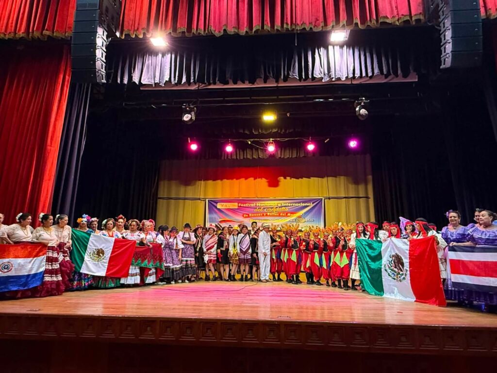 Representa a Chihuahua en festival de Perú grupo de danza de la Casa de los Abuelos Sur