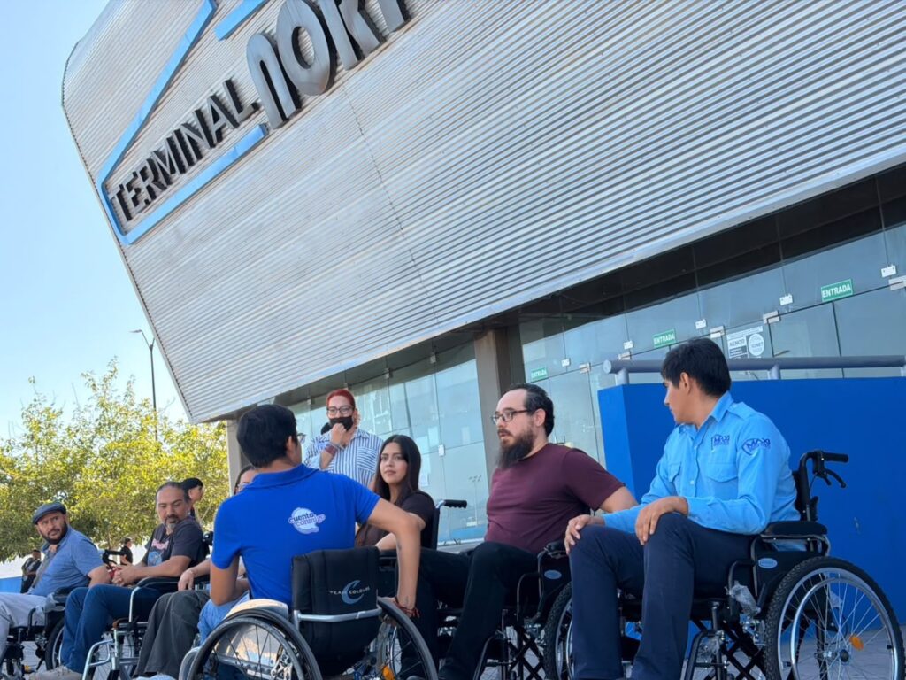 Capacitan a personal de Bowí para brindar atención incluyente a personas con discapacidad