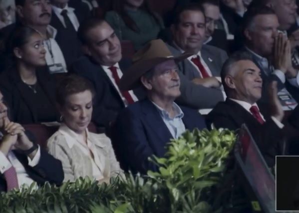 Plana mayor del PAN y PRI arropa a Adrián de la Garza en informe