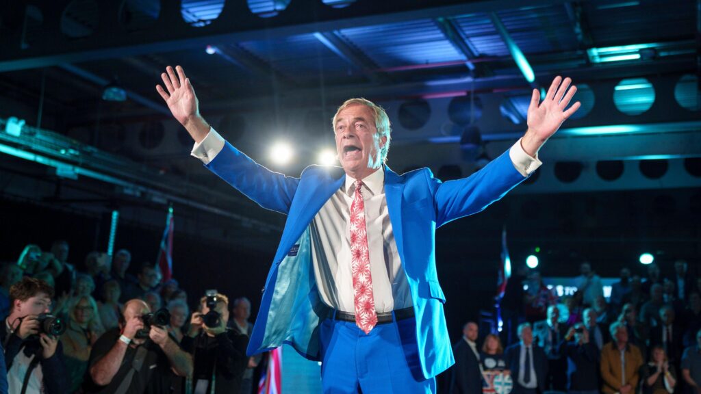 La policía británica acusa a un hombre de preparar actos terroristas contra el líder ultraderechista Nigel Farage