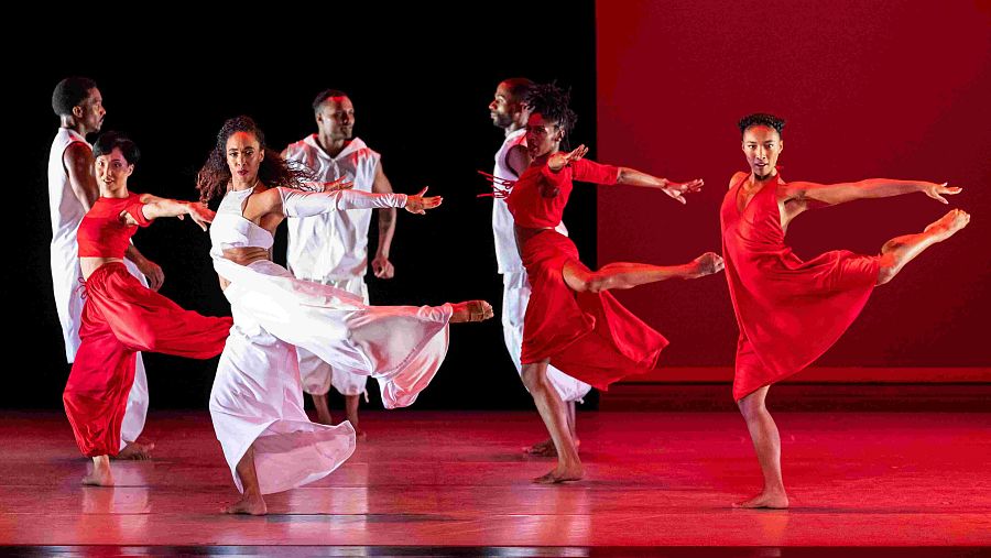 Momento de 'Grace' de Ronald K Brown por la AAADT