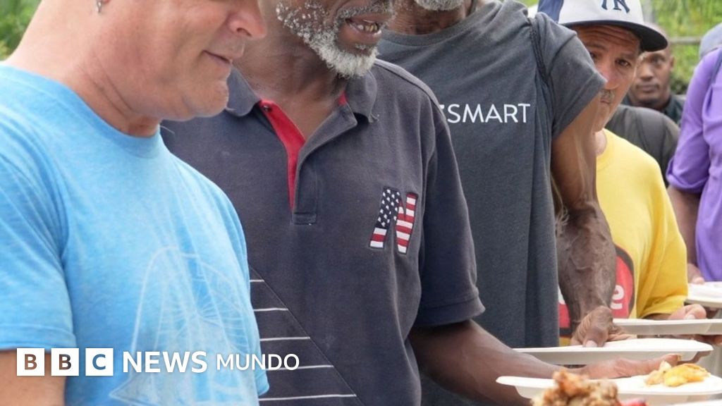 “Me toca el corazón”: los ‘rescatistas’ de comida en Miami