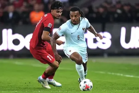 Jules Koundé fue titular en el Turquía-Francia, ya no ante Bélgica ni frente a Italia