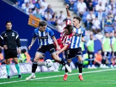 Partido de futbol de la Liga EA Sports RCD Espanyol Atletico de Madrid Pol Lozano Kang In Miguel Rubio