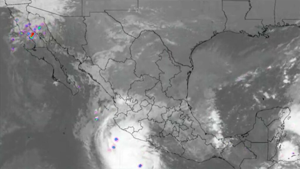 'Trudy' avanza hacia Jalisco y Colima con previsión de lluvias y fuerte oleaje - cierran-puertos-de-oaxaca-y-michoacan-por-el-huracan-trudy-1024x576