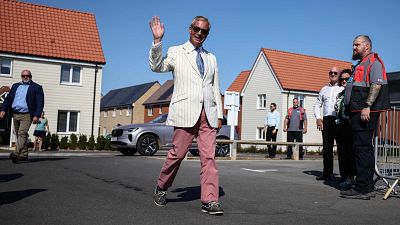 farage-revalida-escano-sur-inglaterra-siguen-esclarecerse-sospechas-finanzas_17190712 Farage revalida su escaño en el sur de Inglaterra pero sigue sin esclarecer las sospechas sobre sus finanzas