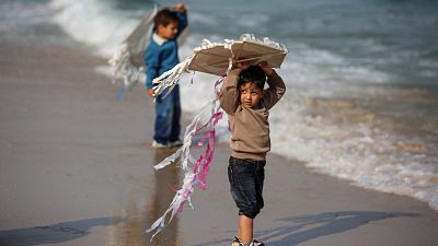 Gaza, tres años después del 7-O: "La franja de los huérfanos" se abre a la vida pese al precario alto el fuego