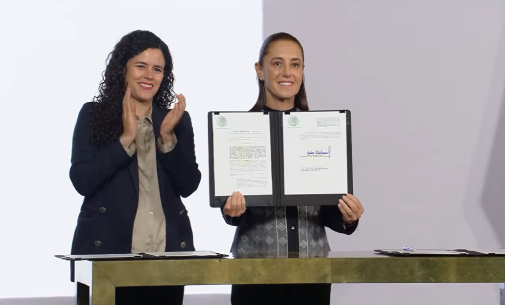 Sheinbaum firma decreto que prohíbe la doble nacionalidad tras respaldo de 22 Congresos locales; aplicará a partir de 2028