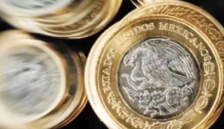 Peso mexicano se aprecia ante un dólar más débil; espera minutas de la Reserva Federal
