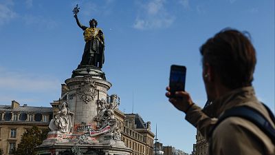 Panorama desolador en Francia tras una jornada de protestas que derivaron en violentos disturbios