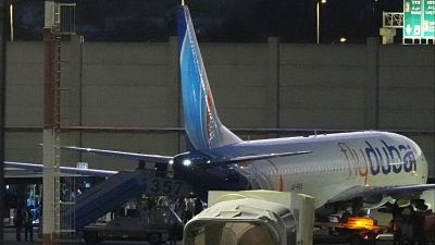pelea-entre-pilotos-avion-destino-israel-obliga-aterrizaje-emergencia-arabia-saudi_17247244 Israel califica de "ataque yihadista" el incidente en un avión Dubai-Tel Aviv que aterrizó de emergencia en Arabia Saudí