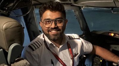 piloto-apunalado-pasajero-aterrizo-avion-vuelo-flydubai_17248526 Un piloto apuñalado por otro y un pasajero que tomó los mandos del avión: qué pasó en el vuelo de Flydubai