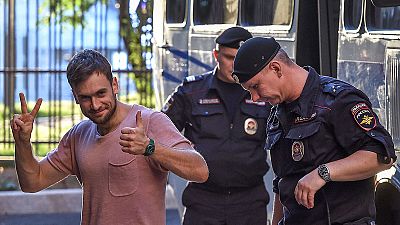 pussy-riot-denuncian-posible-envenenamiento-uno-activistas-saltaron-durante-final-del-mundial_1797700 Las Pussy Riot denuncian el posible envenenamiento de uno de los activistas que saltaron en la final del Mundial